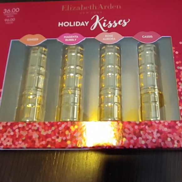 Elizabeth Arden Other - Elizabeth Arden 4 pack lipsticks